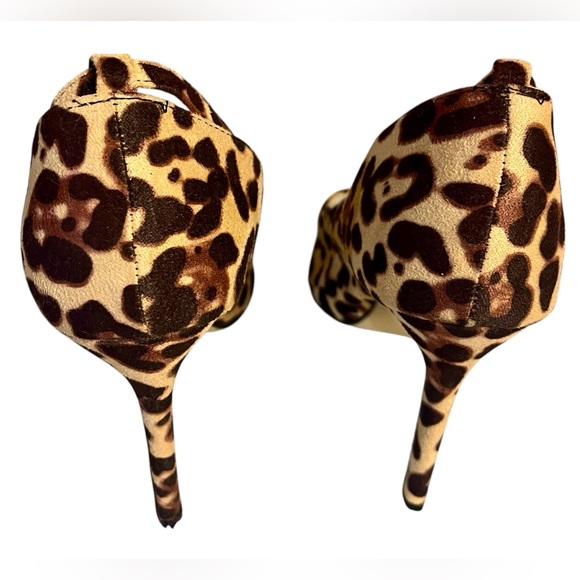 Hostess Pick 🥳💥 Leopard Print Women's Heels - Picture 3 of 10